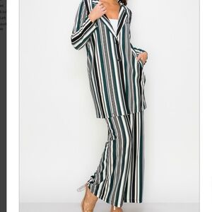 NWT Women's 2pc Stripe Collared Button Down Wide Leg Matching Suit Trend